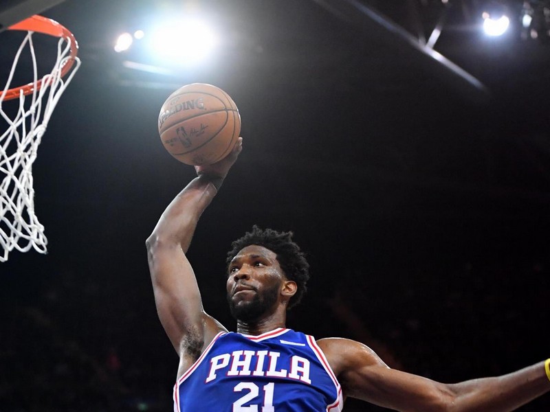 Embiid signe un gros contrat avec Under Armour