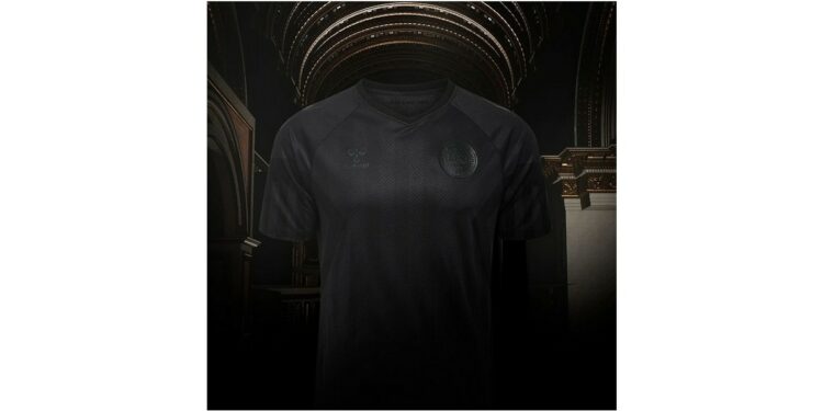 Hummel conçoit des maillots en signe de deuil