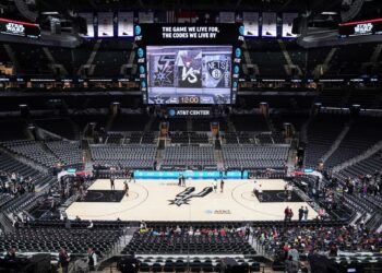 L’AT&T Center prolongé faute de mieux