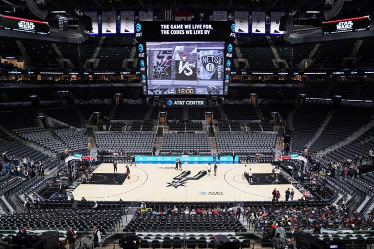 L’AT&T Center prolongé faute de mieux