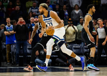 Rudy Gobert et Yop rénovent le terrain d’enfance du pivot