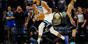 Rudy Gobert et Yop rénovent le terrain d’enfance du pivot