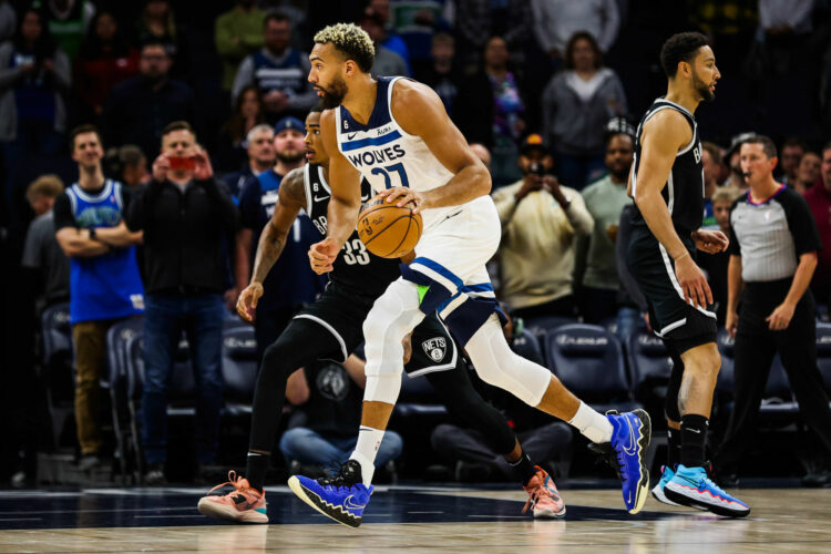 Rudy Gobert et Yop rénovent le terrain d’enfance du pivot