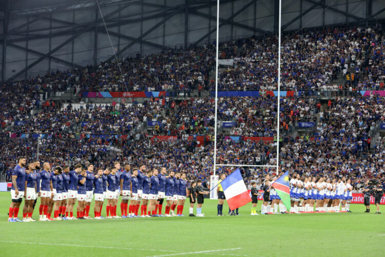 Le XV de France écrase la concurrence