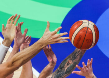 La FIBA renouvelle ses partenariats mondiaux avec Molten et Smart