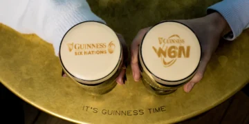 Guinness double la mise