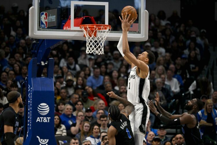 Victor Wembanyama met Louis Vuitton dans son panier