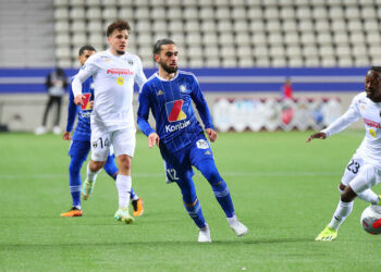 Konbini nouveau sponsor maillot du FC Versailles