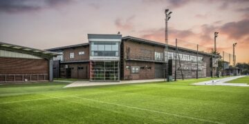 AXA prolonge avec Liverpool