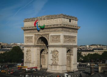 Les agitos habillent l’Arc de triomphe