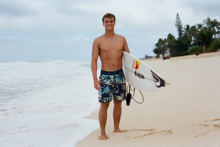 Quiksilver continue de surfer avec Kauli Vaast