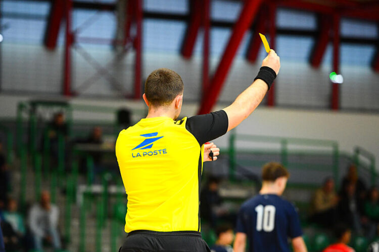 La Poste cherche à promouvoir les femmes arbitres