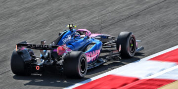 Renault se gare sur le côté