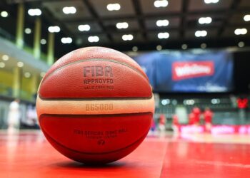 XTB devient partenaire mondial de la FIBA