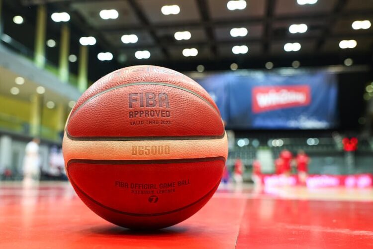 XTB devient partenaire mondial de la FIBA