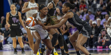 Skechers accélère sur le basket féminin
