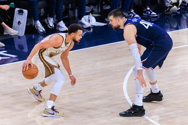Curry quitte Under Armour pour Li-Ning