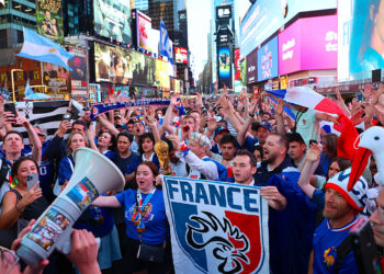 Les fans des Bleus passés au tamis