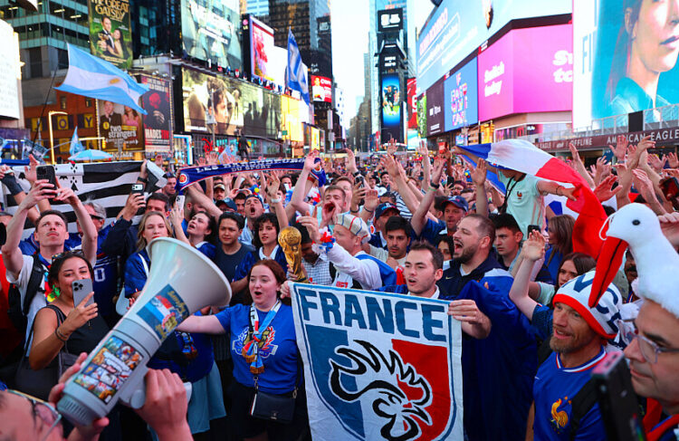 Les fans des Bleus passés au tamis
