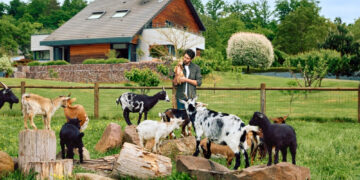 Airbnb fait appel à Thibaut Pinot pour héberger des fans du Tour
