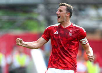 Marex défriche le maillot de Nottingham Forest