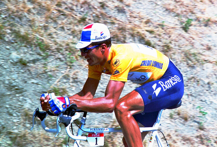 Tour de France : le maillot jaune change d’équipementier