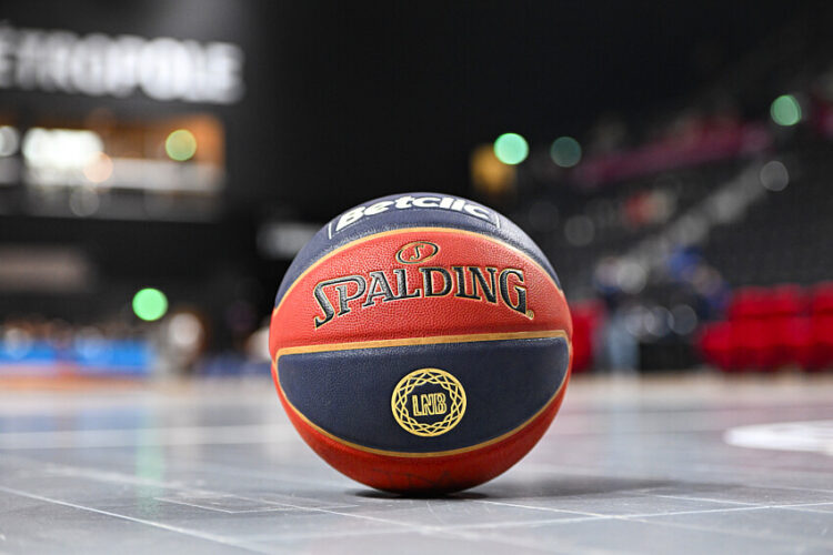 Spalding reste au rebond